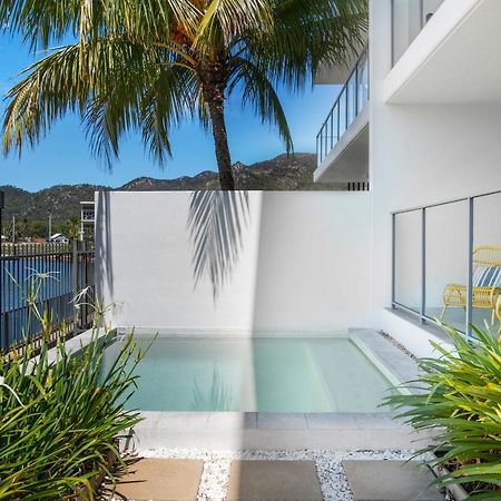 Peppers Blue On Blue Otel Nelly Bay Dış mekan fotoğraf A private pool at a resort in Queensland, Australia