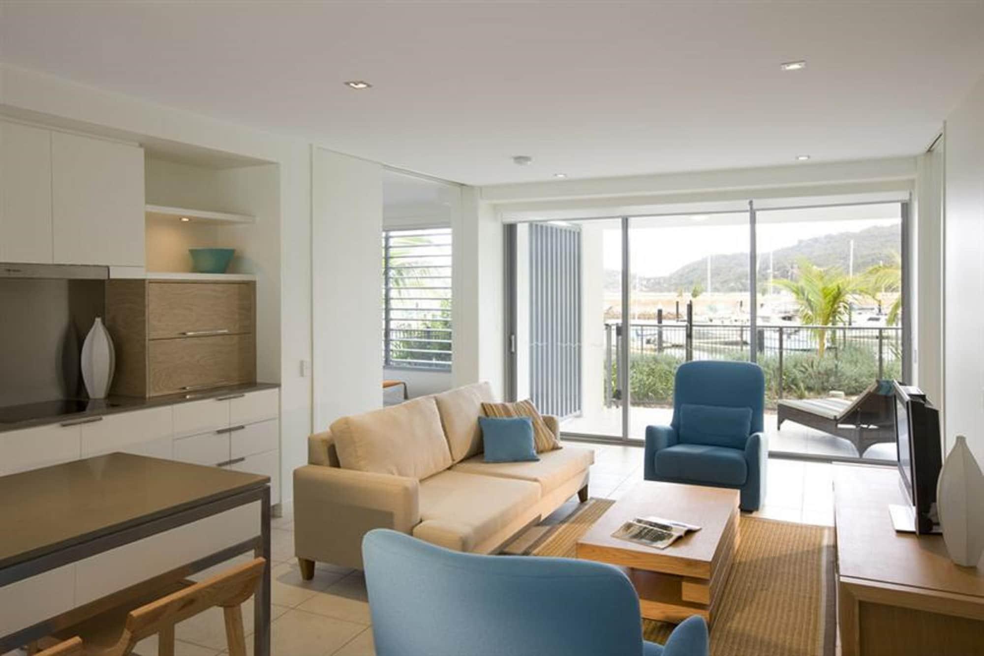 Peppers Blue On Blue Otel Nelly Bay Dış mekan fotoğraf Living area of a two-bedroom apartment