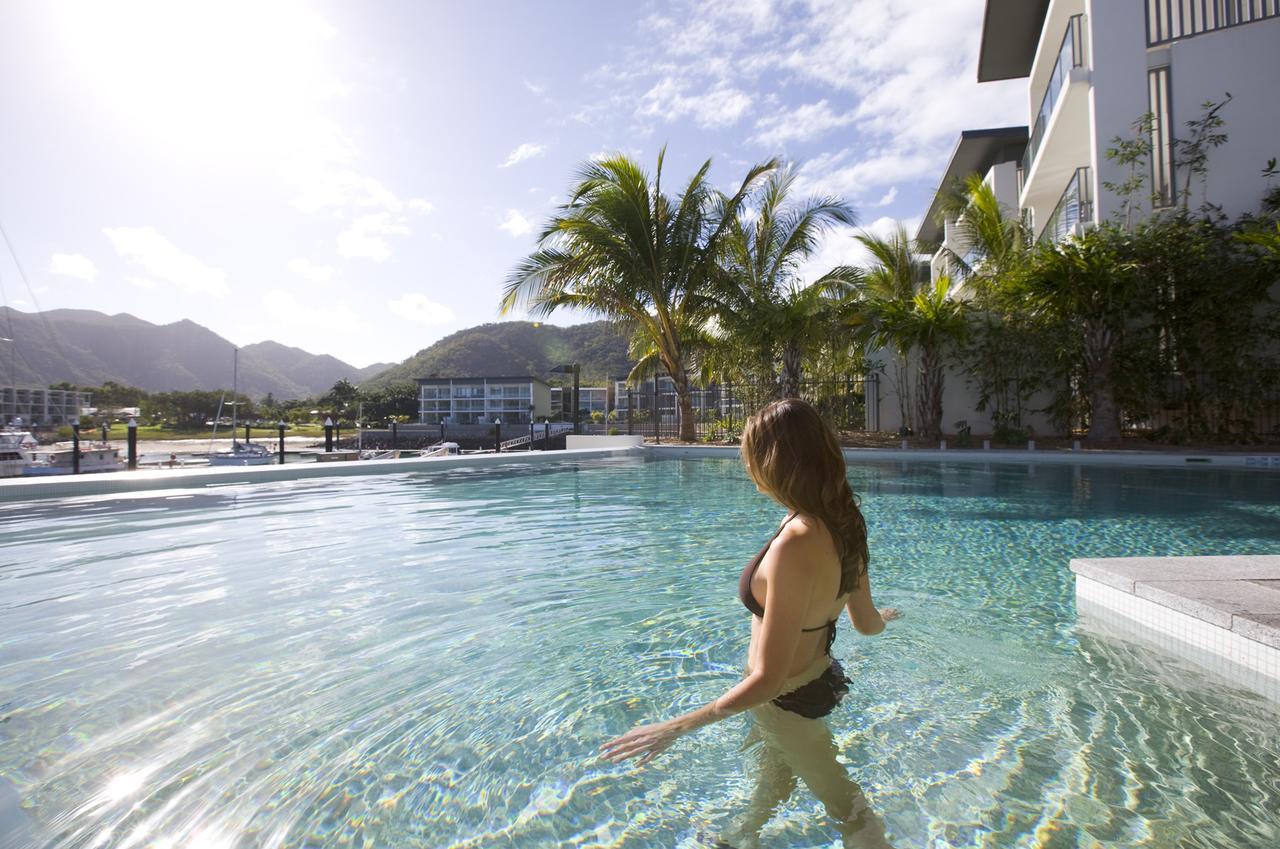 Peppers Blue On Blue Otel Nelly Bay Dış mekan fotoğraf Infinity pool at Peppers Beach Club Resort, Port Douglas, Queensland, Australia