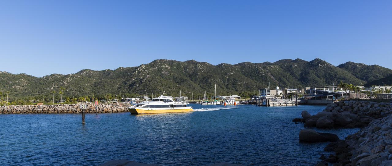Peppers Blue On Blue Otel Nelly Bay Dış mekan fotoğraf View of the bay from the ferry terminal