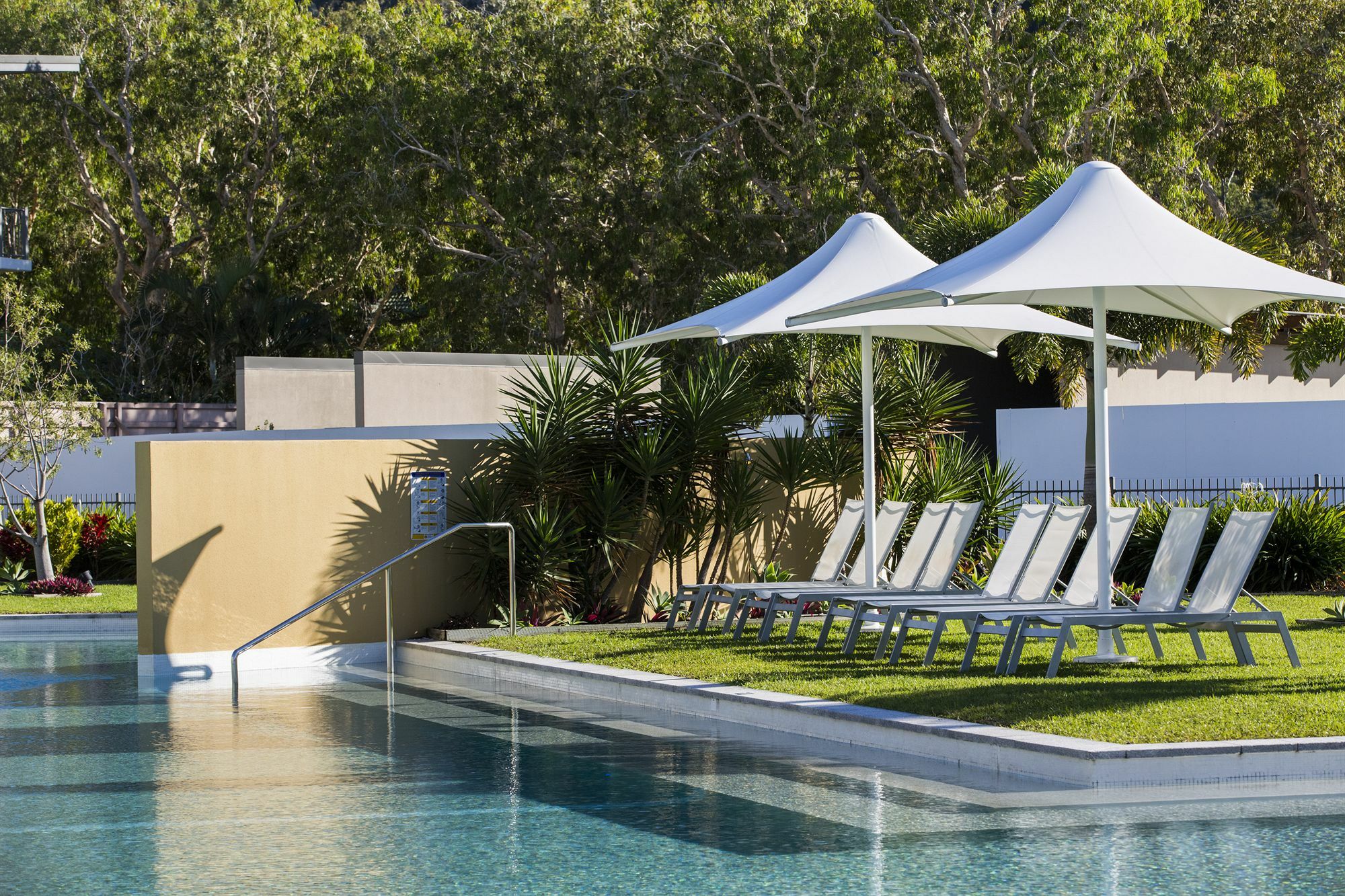 Peppers Blue On Blue Otel Nelly Bay Dış mekan fotoğraf The pool at the 2018 Commonwealth Games Athletes' Village